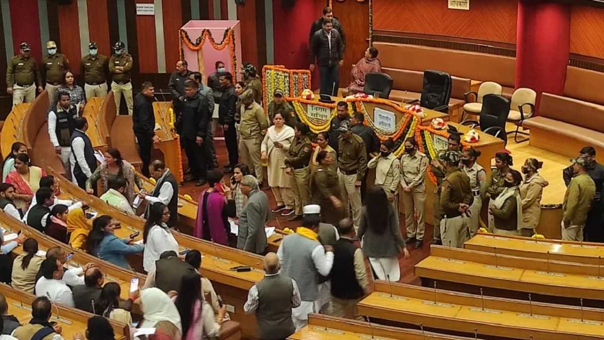 एमसीडी मेयर चुनाव : 10 मनोनीत पार्षद और 165 चुने हुए पार्षदों ने ली शपथ